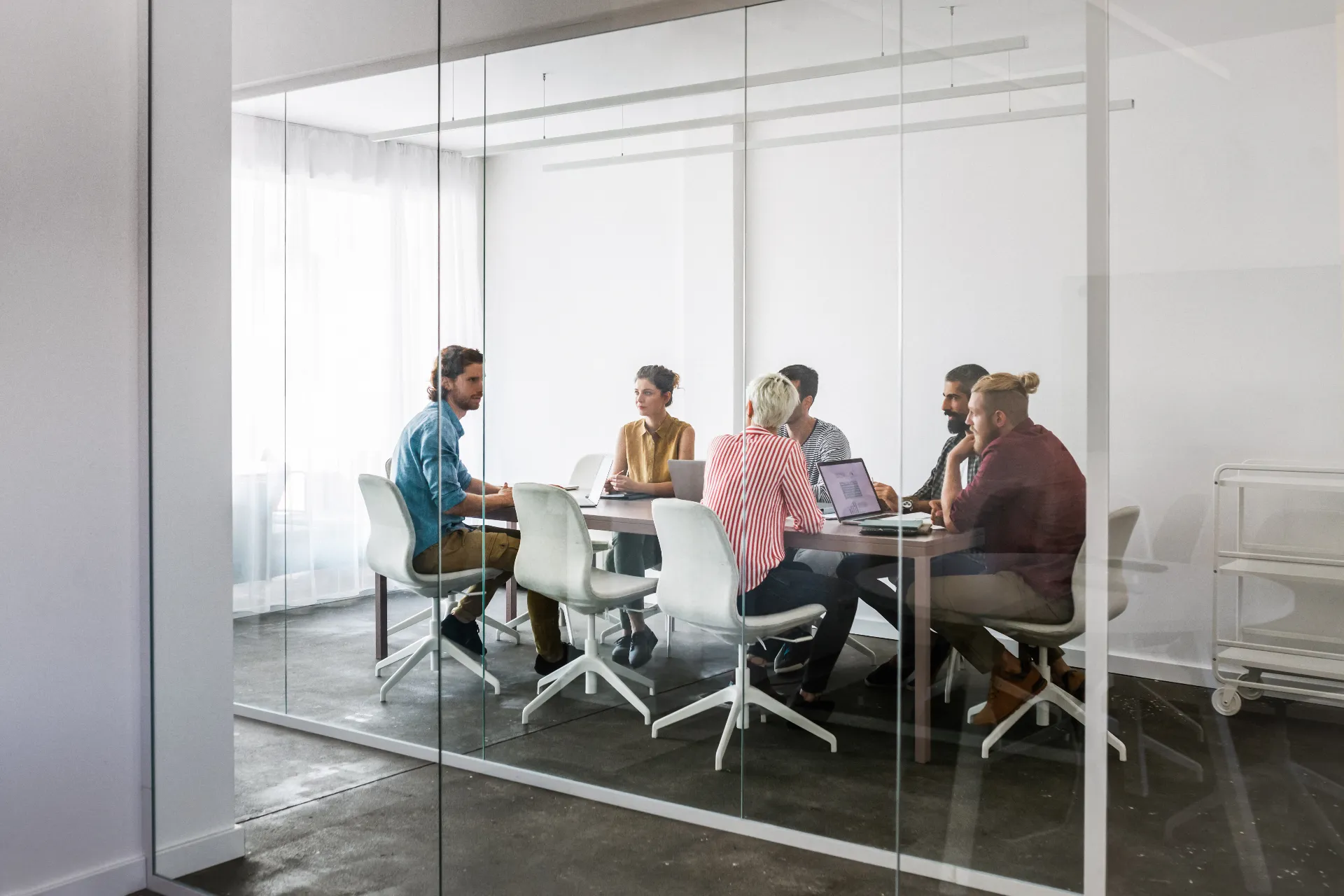 Konferencijska sala za prezentacije u VirtuHub Zemun coworkingu
